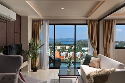 Natural landscape, View (from property/room), Balcony/Terrace, Living room, Seating area, Sea view
