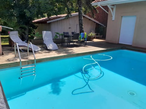 Swimming pool, sunbed
