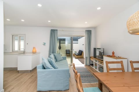 TV and multimedia, Kitchen or kitchenette, Living room, Dining area