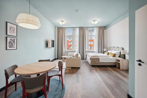 TV and multimedia, Seating area, Dining area, Bedroom