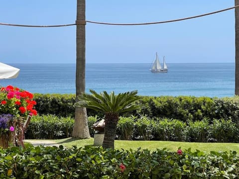 Spectacular views at beachfront townhouse RDR318 House in Costa del Sol