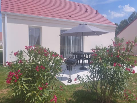 Patio, Garden, Dining area, Garden view