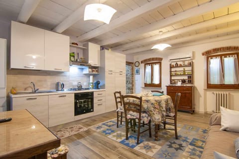 Coffee/tea facilities, Kitchen or kitchenette, Living room, Seating area, Dining area, dishwasher, oven, pet friendly, stove