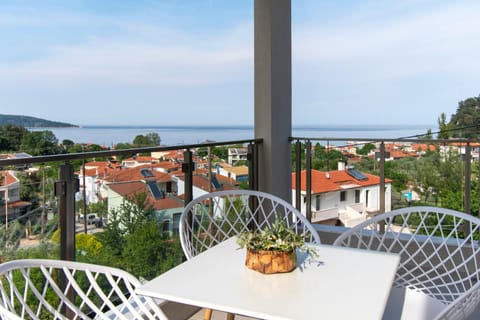 Natural landscape, Balcony/Terrace, City view, Sea view