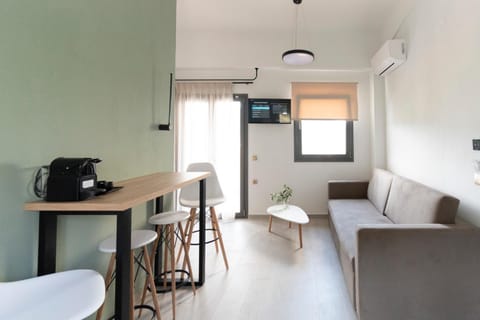 TV and multimedia, Living room, Seating area, Dining area, air conditioner