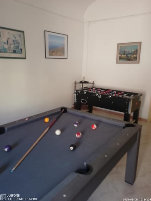 Billiard, Game Room
