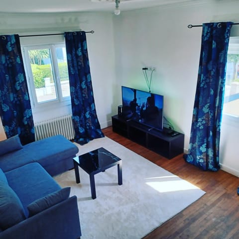 Communal lounge/ TV room, TV and multimedia, Living room
