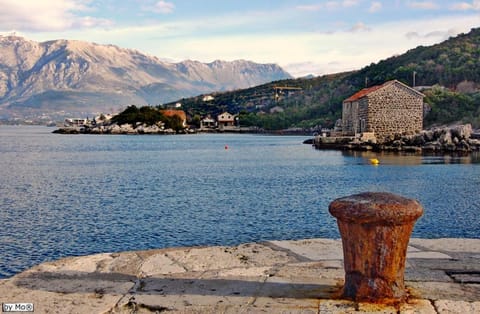 Mountain view, Sea view