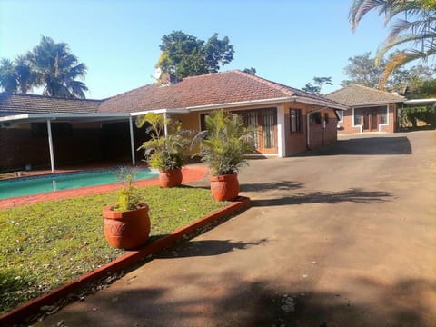 Property building, Garden, Swimming pool