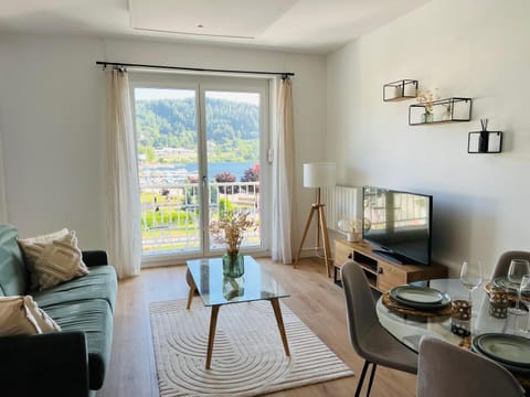 View (from property/room), Balcony/Terrace, Living room, Dining area