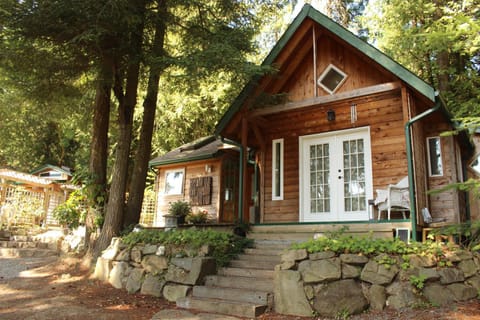 Thistle Dew Cottage Bed and Breakfast in Galiano Island