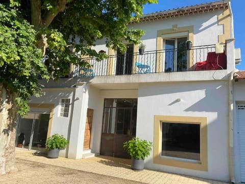 Location appartement 1 chambre plus dépendance en supplément voir descriptif dans un mas provençal au coeur du luberon Apartment in Cavaillon