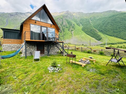 Property building, Spring, Day, Natural landscape, Garden, Garden view, Mountain view
