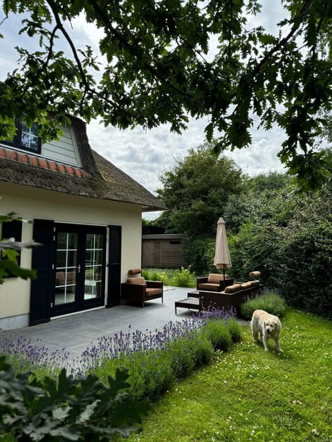 Modern Vakantiehuis op Loopafstand van de Zee in Kamperland House in Kamperland