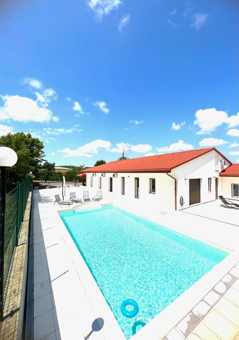 Property building, Day, Pool view, Swimming pool, sunbed