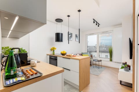 Coffee/tea facilities, Kitchen or kitchenette, stove, toaster