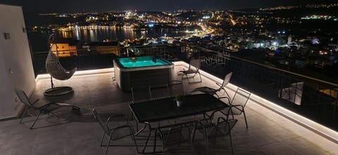 Hot Tub, Balcony/Terrace