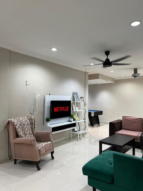 Communal lounge/ TV room, TV and multimedia, Living room, Seating area, Evening entertainment, fireplace