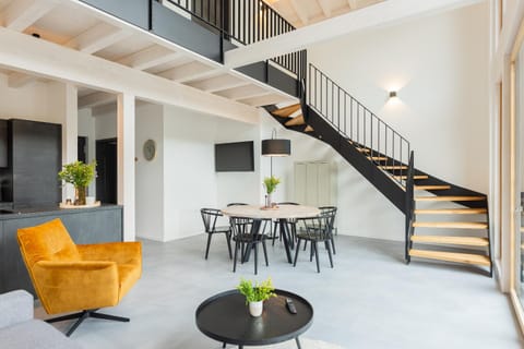 Seating area, Dining area