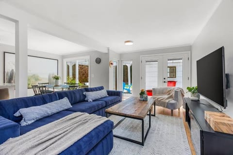 Bodur's Nest Whispering Garden Apartment in Tacoma