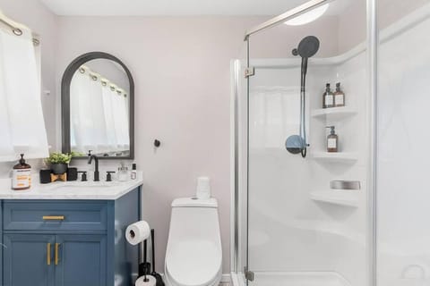 Bodur's Nest Whispering Garden Apartment in Tacoma