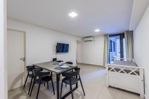 TV and multimedia, Kitchen or kitchenette, Living room, Seating area, Dining area, air conditioner