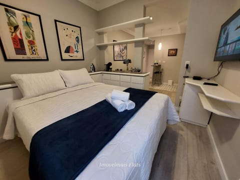TV and multimedia, Photo of the whole room, Bedroom, hair dresser, towels