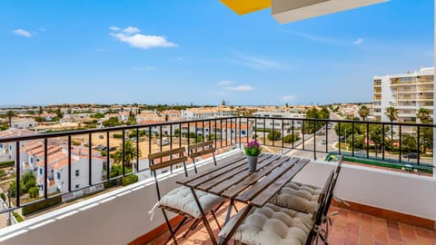 View (from property/room), Balcony/Terrace, City view