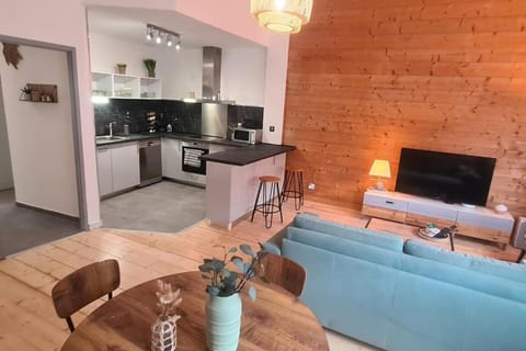 Living room, Seating area, oven