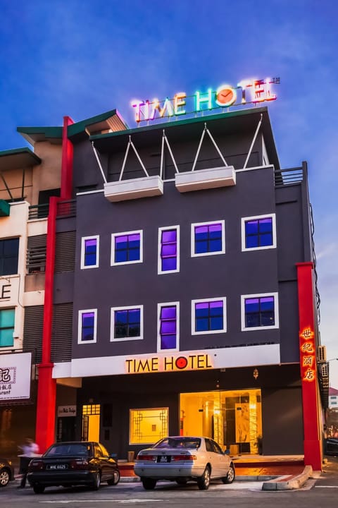 Property building, Facade/entrance, Night