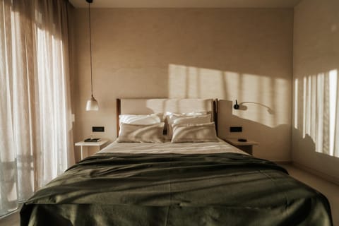 Property building, Bed, Photo of the whole room, Bedroom
