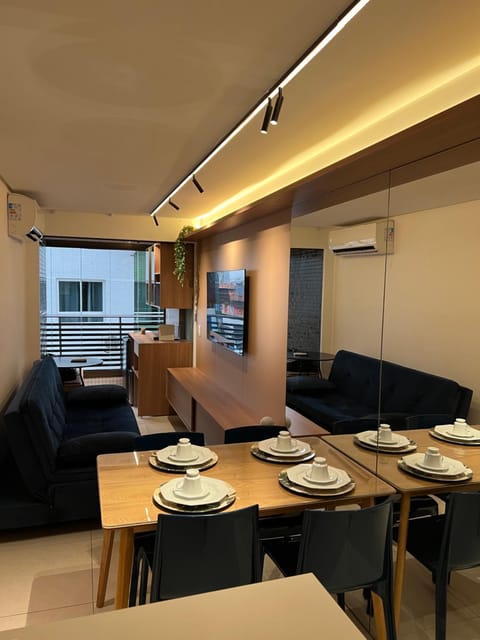 Coffee/tea facilities, Living room, Seating area, Dining area, air conditioner