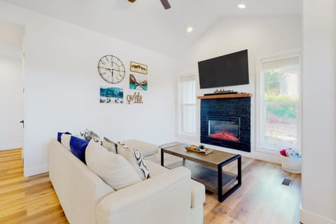 Cozy in Cascade House in Cascade