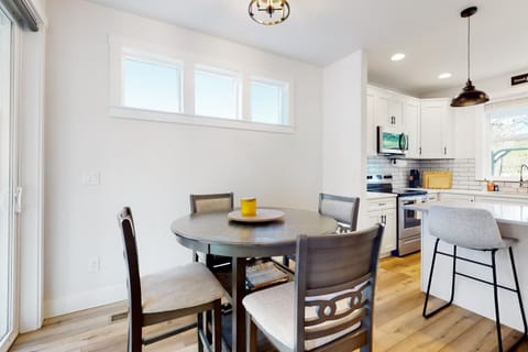 Cozy in Cascade House in Cascade