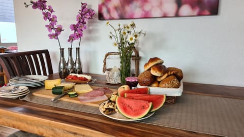Food and drinks, Food, Breakfast, Continental breakfast