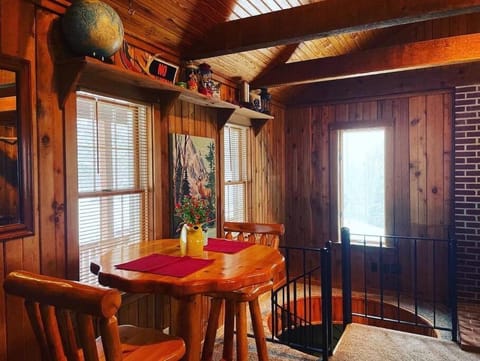 Eagle Crest cabin, White river view with hottub Cabin in Eureka Springs