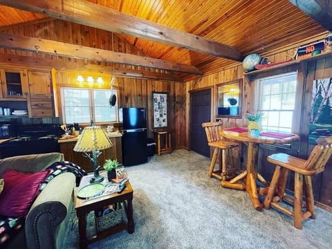 Eagle Crest cabin, White river view with hottub Cabin in Eureka Springs