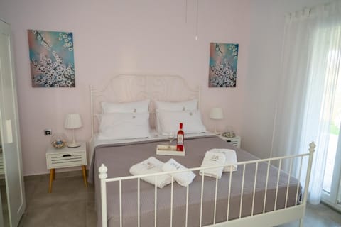 Bed, Bedroom, fireplace, towels, air conditioner