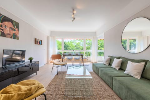 Spacious 3 bedroom apartment & private parking! Apartment in Lille