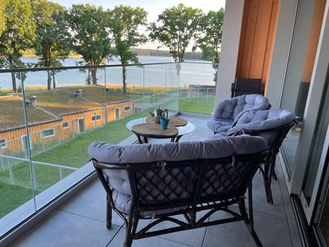 Balcony/Terrace, Seating area, Lake view