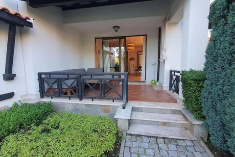 Patio, Garden, Garden, Balcony/Terrace, Balcony/Terrace, Garden view