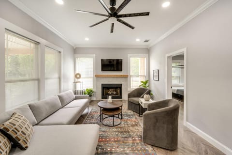 Pottboro Vacation Rental with Private Hot Tub! House in Lake Texoma