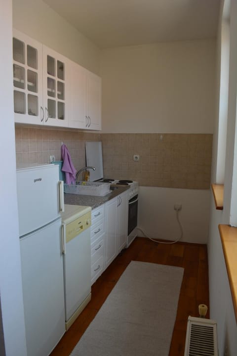Kitchen or kitchenette, pet friendly