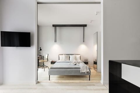 Bed, TV and multimedia, Photo of the whole room, Bedroom