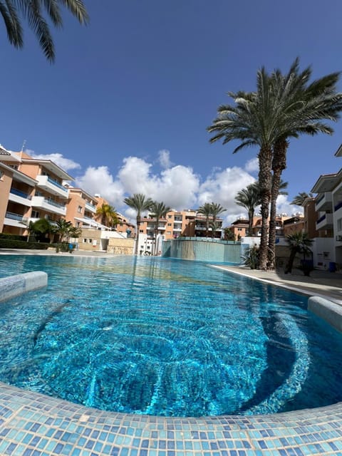 Property building, Day, Pool view, Swimming pool, sunbed