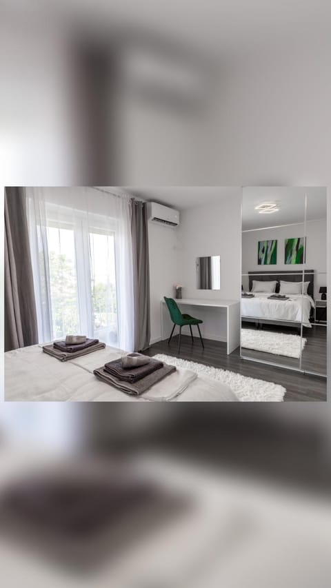 Bed, Photo of the whole room, Bedroom, air conditioner