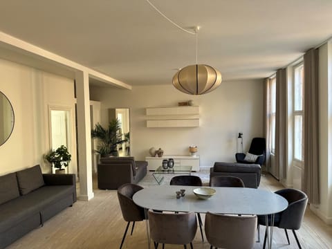 Kitchen or kitchenette, Living room, Dining area