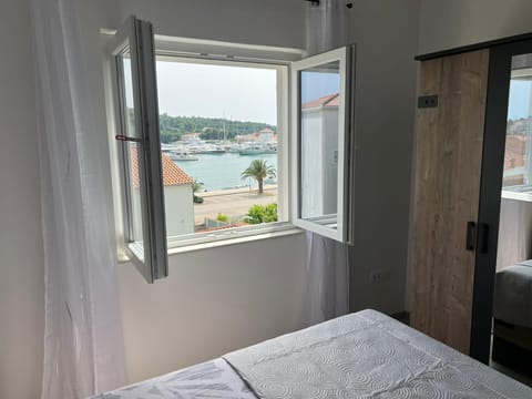 Bed, View (from property/room), Balcony/Terrace, Bedroom, Sea view
