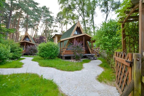 Property building, Day, Natural landscape, Garden, Garden view