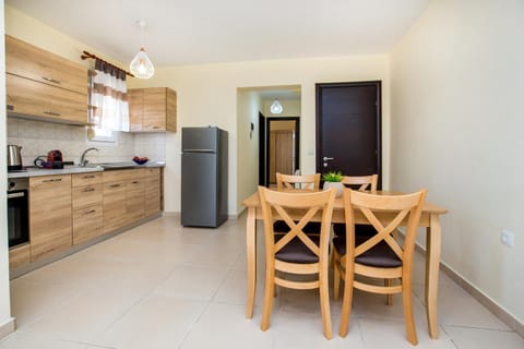 Dining area, kitchen
